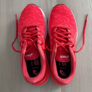 ✨ NEVER WORN✨ ASICS Women's Vibrant Coral Athletic Shoes, Memory Foam